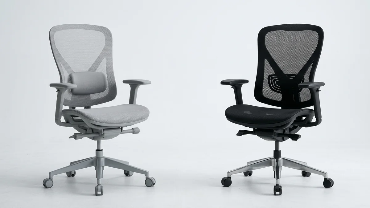FlexiSpot C7 vs SIHOO Doro C300 comparison on clean studio background
